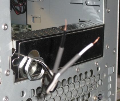 HP XW8600 on/off lock installation